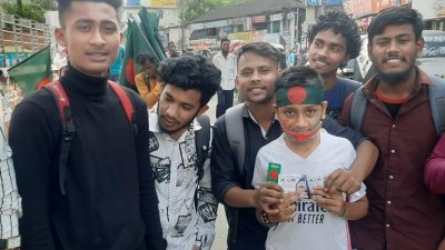 সিলেটে বাংলাদেশ-মঙ্গোলিয়া ম্যাচ দেখতে এসেছেন তারা।