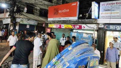 সংঘর্ষের পর এলাকায় থমথমে অবস্থা বিরাজ করছে