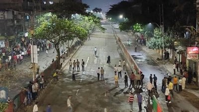 শিক্ষার্থীদের সংঘর্ষে নিউ মার্কেট রণক্ষেত্র