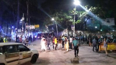 নিউ মার্কেটে শিক্ষার্থীদের সংঘর্ষ থেমেছে, এলাকা থমথমে
