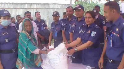 গরিবদের মাঝে খাদ্যসামগ্রী বিতরণ