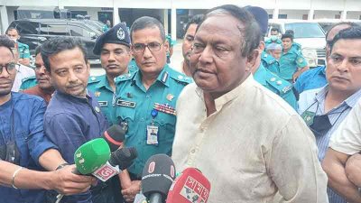 রংপুরে সাংবাদিকদের সঙ্গে কথা বলেন বাণিজ্যমন্ত্রী টিপু মুনশি