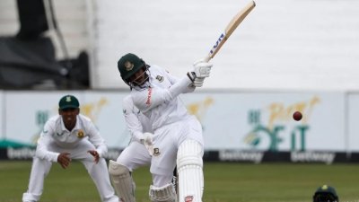 ব্যাটিং করছেন জয়