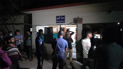পুলিশ এসে মরদেহ উদ্ধার করে