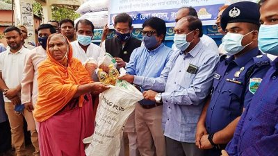 বগুড়ায় দ্বিতীয় ধাপে ফ্যামিলি কার্ডে টিসিবির পণ্য বিক্রি শুরু