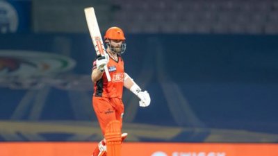 হাফসেঞ্চুরি পেয়েছেন হায়দরাবাদের অধিনায়ক কেন উইলিয়ামসন