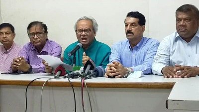 সংবাদ সম্মেলনে বক্তব্য দিচ্ছেন রুহুল কবির রিজভী