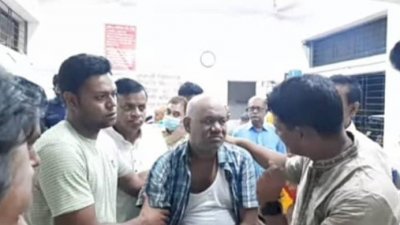 শপিংমলের আন্ডারগ্রাউন্ডে হাত-পা বাঁধা ব্যবসায়ী