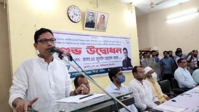 বক্তব্য রাখছেন জুনাইদ আহমেদ পলক