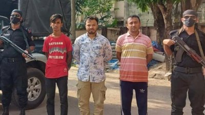 গ্রেফতার তিন জন
