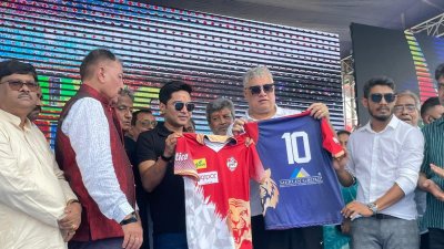 এবার প্রধানমন্ত্রী শেখ হাসিনার স্লোগান ধার করলেন অভিষেক