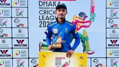 ম্যাচসেরার পুরস্কার জিতেছেন অমিত হাসান