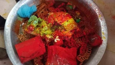 ইফতার সামগ্রীতে মেশানো কাপড়ের রঙ