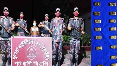 বেনাপোলে ১৫ স্বর্ণের বারসহ পাচারকারী আটক
