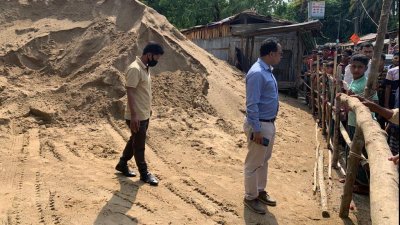 নির্বাহী ম্যাজিস্ট্রেট উমর ফারুক এ অভিযান পরিচালনা করেন