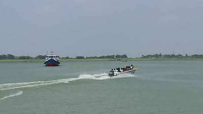 তিন ঘণ্টা বন্ধের পর বাংলাবাজার-শিমুলিয়া নৌপথে লঞ্চ-স্পিডবোট চলাচল শুরু