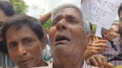 সুলতান মেম্বারের নির্যাতন থেকে বাঁচতে অসহায় সুভাষ চন্দ্রের আহাজারি