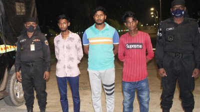 গ্রেফতার তিন জন