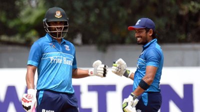 তামিম সেঞ্চুরি পেলেও এনামুল পারেননি।