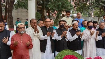 শহীদ শেখ জামালের সমাধিতে শ্রদ্ধা নিবেদন করেন ওবায়দুল কাদের