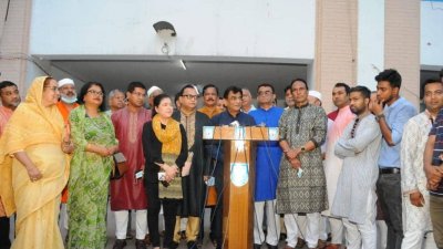 বাফুফে ভবনে সংবাদ সম্মেলনে কথা বলেছেন কাজী সালাউদ্দিন।