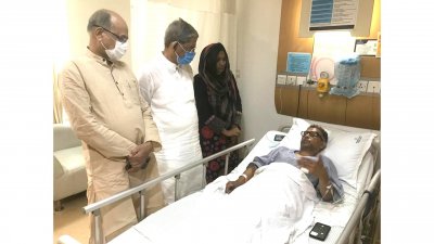 বিএনপি নেতা অধ্যাপক মামুনের পাশে মির্জা ফখরুল