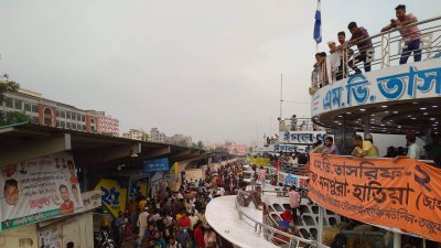 গরম-যানজট উপেক্ষা করে সদরঘাটে ঘরমুখো মানুষের ভিড়