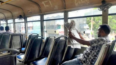 সামনের ক’টা দিন এমনই ফাঁকা থাকবে ঢাকার গণপরিবহন, ছবি: সাজ্জাদ হোসেন