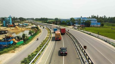 বর্তমানে সড়কে যানবাহন স্বাভাবিক গতিতেই চলাচল করছে