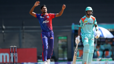 ৩৭ রান দিলেও উইকেট পাননি মোস্তাফিজ।