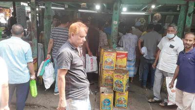 বাজারে এসে সয়াবিন তেল পাচ্ছেন না ক্রেতারা