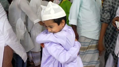 বরিশালের অর্ধশত মসজিদে ঈদের জামাত অনুষ্ঠিত