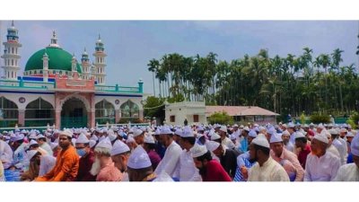 দরবার শরিফ মাঠে ঈদের নামাজ