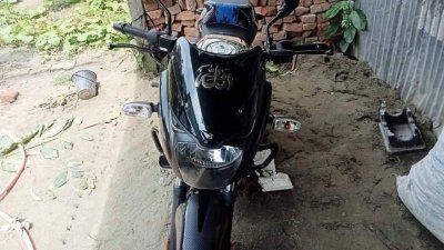 দুর্ঘটনাকবলিত মোটরসাইকেল
