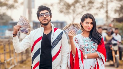 ‘ধনী হবার সহজ উপায়’ নিয়ে নাটক!