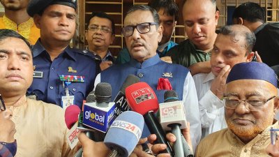 ঈদের শুভেচ্ছা বিনিময় শেষে সাংবাদিকদের সঙ্গে কথা বলছেন ওবায়দুল কাদের