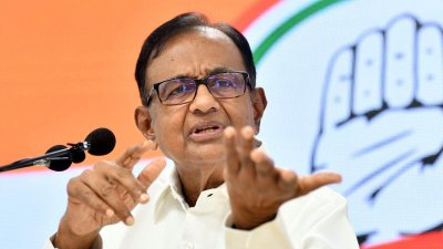 নিজ দলের কর্মীদের কাছে কালো পতাকা দেখলেন চিদাম্বরম