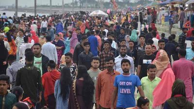 চট্টগ্রামের বিনোদন কেন্দ্রে দর্শনার্থীদের ভিড়