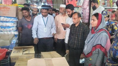 গুদামের আন্ডারগ্রাউন্ডে মিললো ১০৫০ লিটার সয়াবিন তেল 