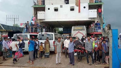 দৌলতদিয়া ফেরিঘাটে ঢাকামুখী মানুষের চাপ নেই