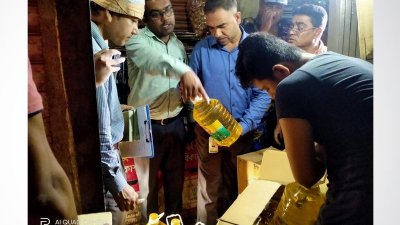 অবৈধভাবে মজুতে রাখা সয়াবিন তেল উদ্ধার