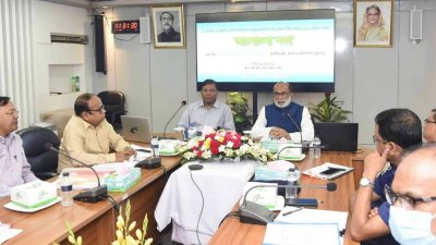 সভায় বক্তব্য রাখছেন মৎস্য ও প্রাণিসম্পদ মন্ত্রী শ ম রেজাউল করিম
