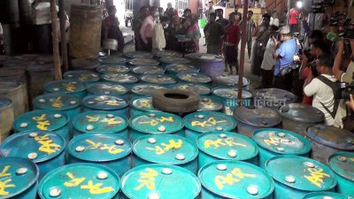 দুই ব্যবসায়ীর গুদামে মিললো ৫১ হাজার লিটার ভোজ্যতেল