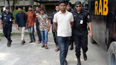 করোনা টেস্টের নামে বিদেশগামী যাত্রীদের সঙ্গে প্রতারণা, গ্রেফতার ৭