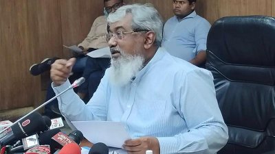 সংবাদ সম্মেলনে কথা বলছেন মন্ত্রিপরিষদ সচিব খন্দকার আনোয়ারুল ইসলাম