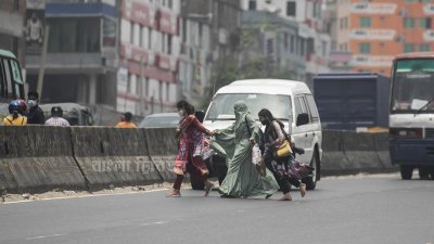 তড়িঘড়িতে তকসির (ফটোস্টোরি)