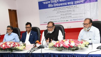 বক্তব্য রাখছেন মুক্তিযুদ্ধবিষয়ক মন্ত্রী  আ ক ম মোজাম্মেল হক