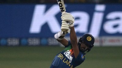 শৃঙ্খলা ভেঙে দেশে ফিরে যাচ্ছেন কামিল মিশারা।