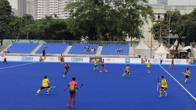 বাংলাদেশ-মালয়েশিয়া ম্যাচের একটি মুহূর্ত