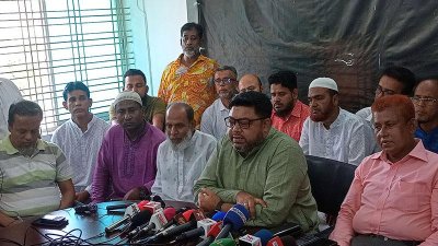 সংবাদ সম্মেলনে আওয়ামী লীগ নেতা মাসুদ পারভেজ খান ইমরান